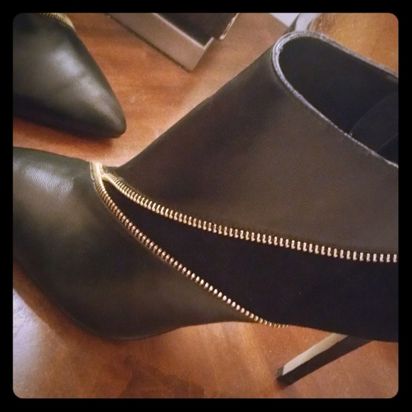 Schultz brand ankle heeled boots with gold zipper - Picture 1 of 4